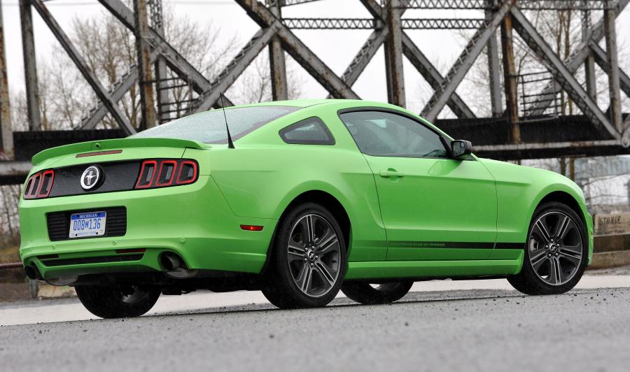  Ford Mustang V6 2012 года  (фото 46 из 133)